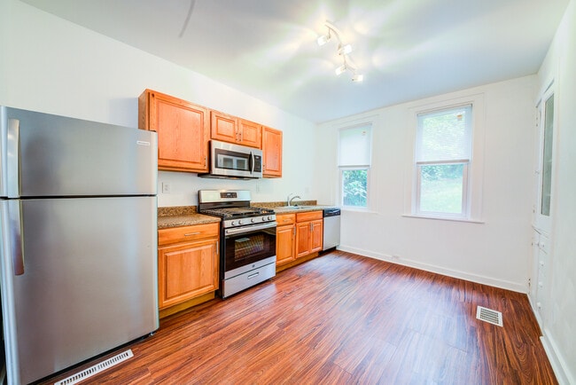 Building Photo - AVAILABLE AUGUST 2026 - RENOVATED 2+ Bedroom Home in MT. WASHINGTON!