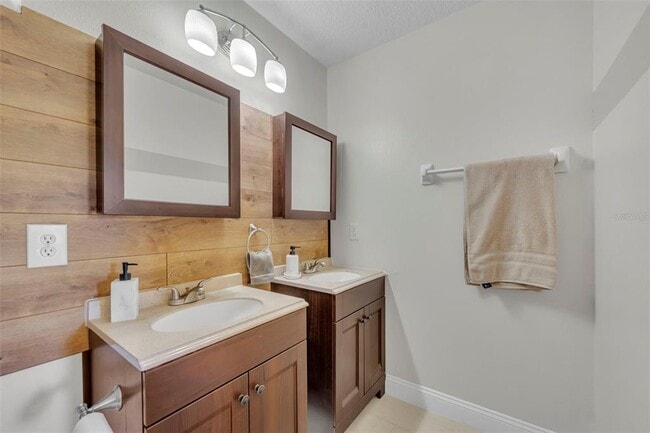 Building Photo - 676 Sandy Neck Ln