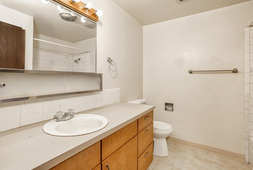 Building Photo - 4311 Plomondon St