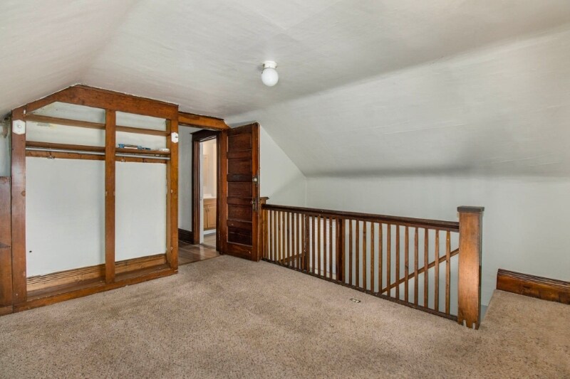 Building Photo - 221 S Pine St