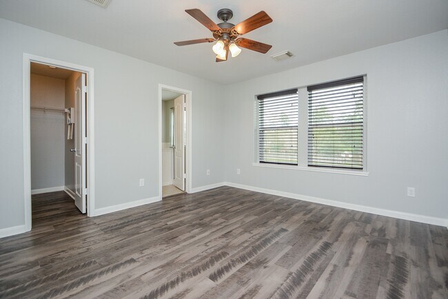 Building Photo - 16102 Limestone Lake Dr