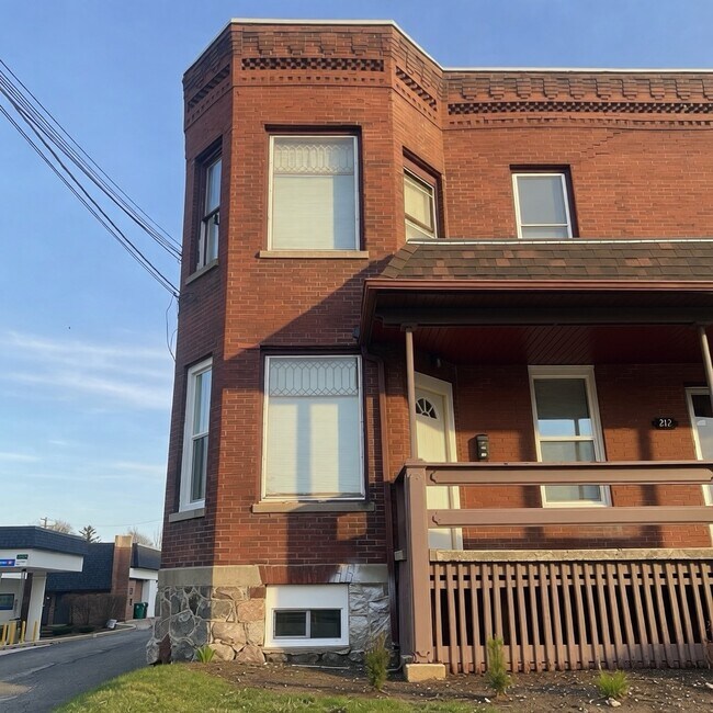 Building Photo - 212 E Calhoun St