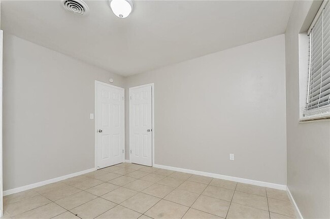 Building Photo - 1139 Cir Dr-