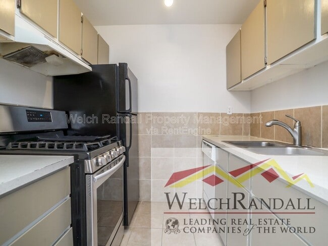 Building Photo - 5511 S Willow Ln