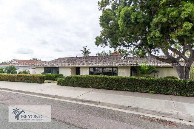 Building Photo - 6536 Avenida Manana