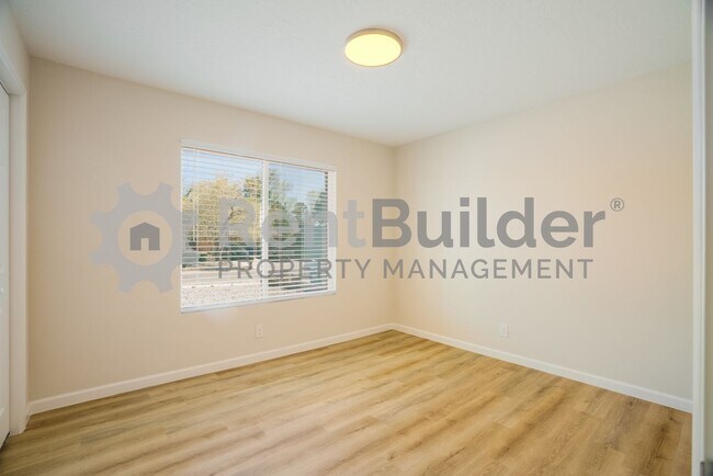 Building Photo - !!!!WOW PRICE INPROVEMENT JUST IN TIME FOR...