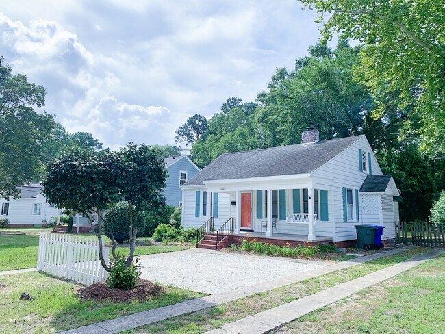 Building Photo - 3 Bed 2 Baths Grid home with fenced backya...