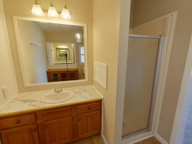 Building Photo - 2320 E MacArthur Rd