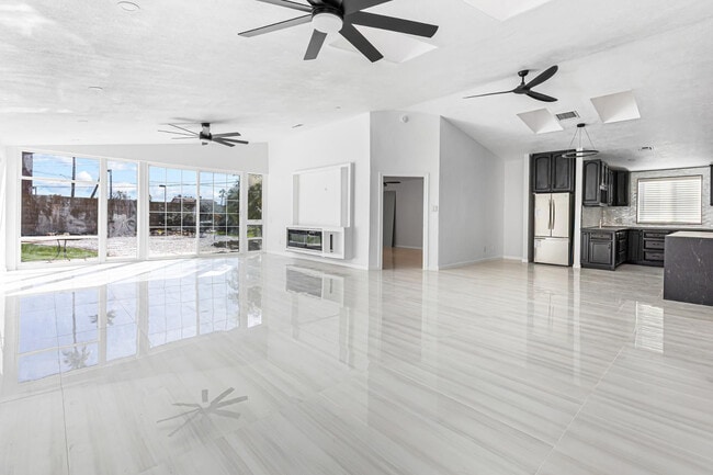 Building Photo - 4401 W McRae Way