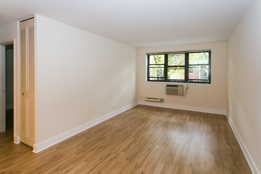 Building Photo - 675 W Wrightwood Ave