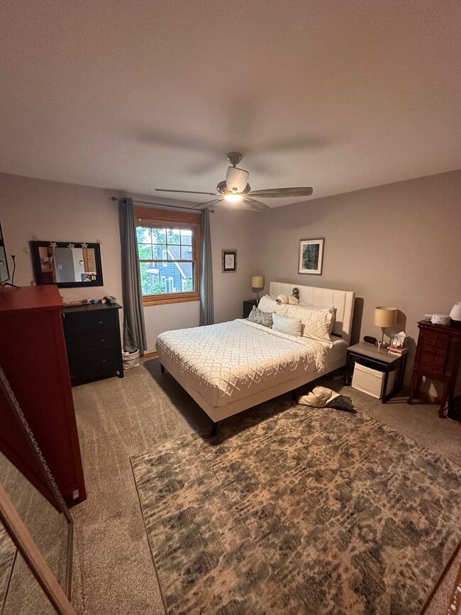 Building Photo - Cute 3/2.5 Townhome Near Downtown Durham