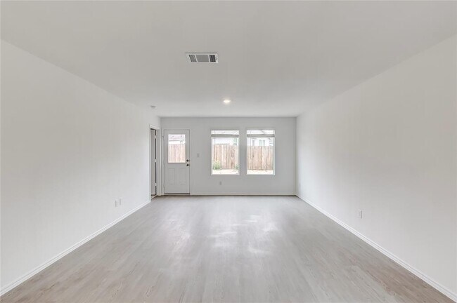 Building Photo - 611 Whoopers Lp