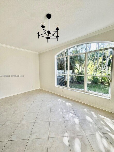 Building Photo - 4946 SW 38th Way