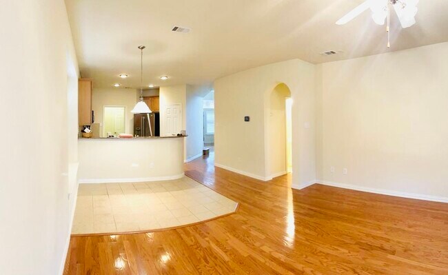 Building Photo - 2212 Hopkins Dr