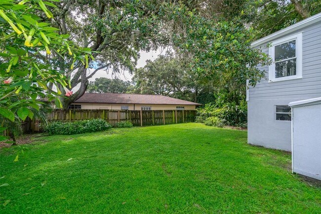 Building Photo - 3105 S Crystal Lake Dr