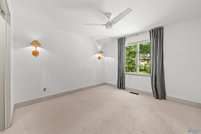 Building Photo - 7705 Foxfire Dr SE
