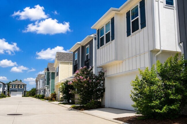 Building Photo - 624 Pelican Dr