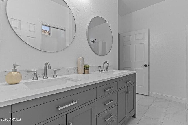 Building Photo - 9733 W Hedge Hog Pl