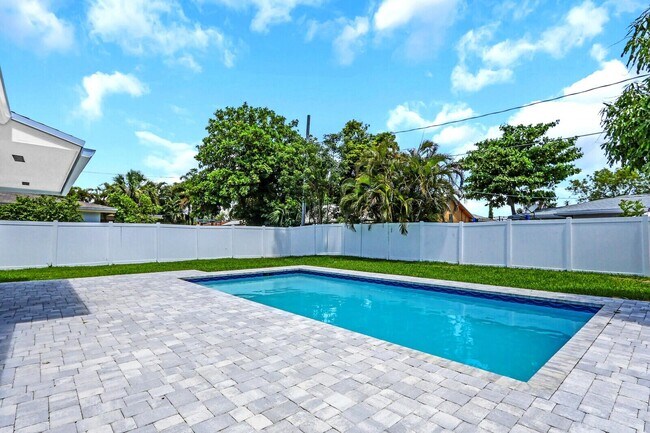 Building Photo - 105 Palamino Cir