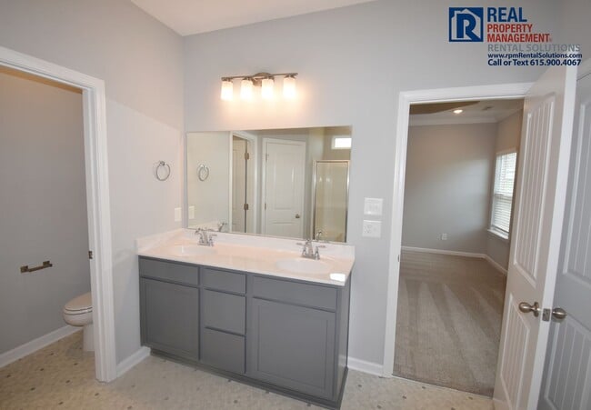 Building Photo - 1142 Bluecreek Cir