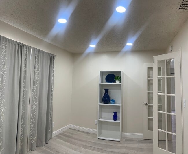 Building Photo - 8325 Garry Oak Dr