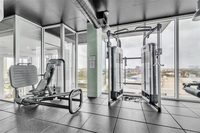 Building Photo - 777 N Ashley Dr