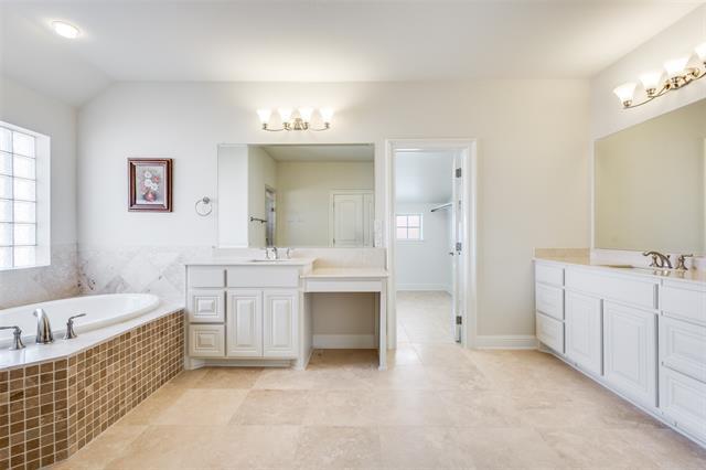 Building Photo - 1407 Bridle Blvd