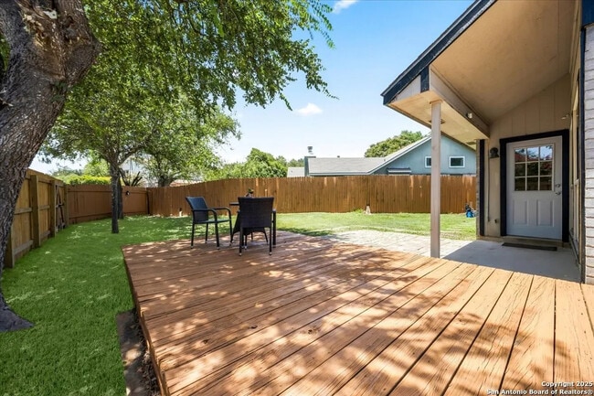 Building Photo - 10133 Sandyglen