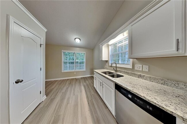 Building Photo - 132 Hickory View Ln