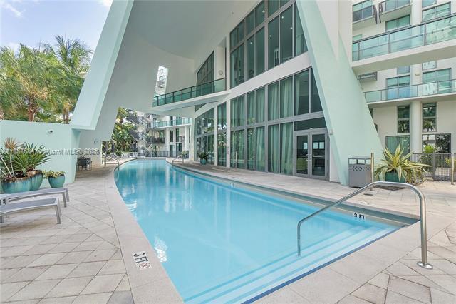 Building Photo - 6000 Collins Ave