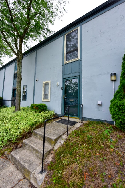 Building Photo - 1030 Galliton Ct