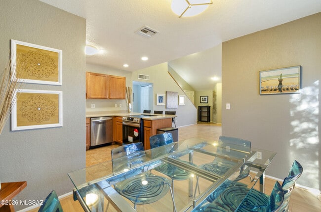 Building Photo - 5051 N Sabino Canyon Rd