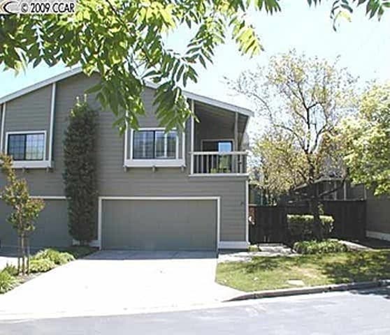Primary Photo - Spacious Modern Townhouse in the Desirable...