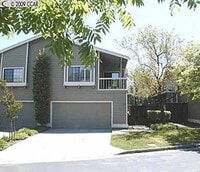 Building Photo - Spacious Modern Townhouse in the Desirable...