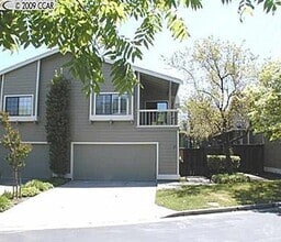 Building Photo - Spacious Modern Townhouse in the Desirable...