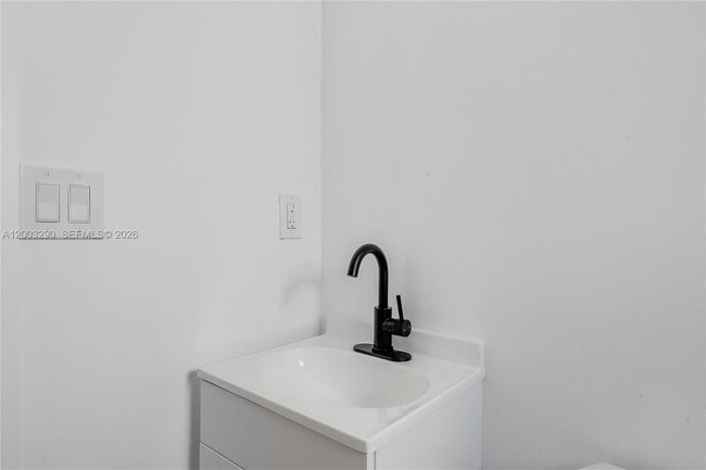 Building Photo - 2464 SW 22nd St