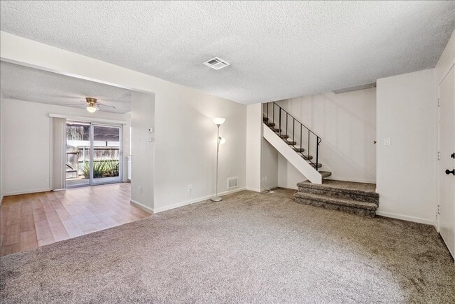 Building Photo - 8828 La Riviera Dr