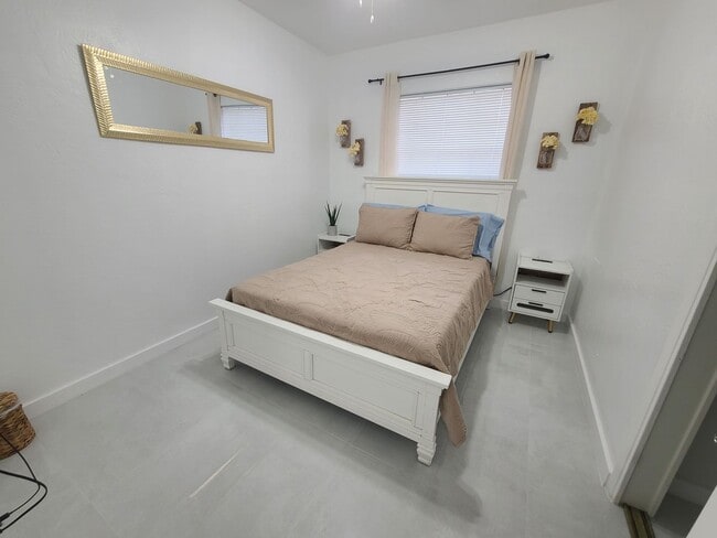 Building Photo - 20520 NE 15th Ave