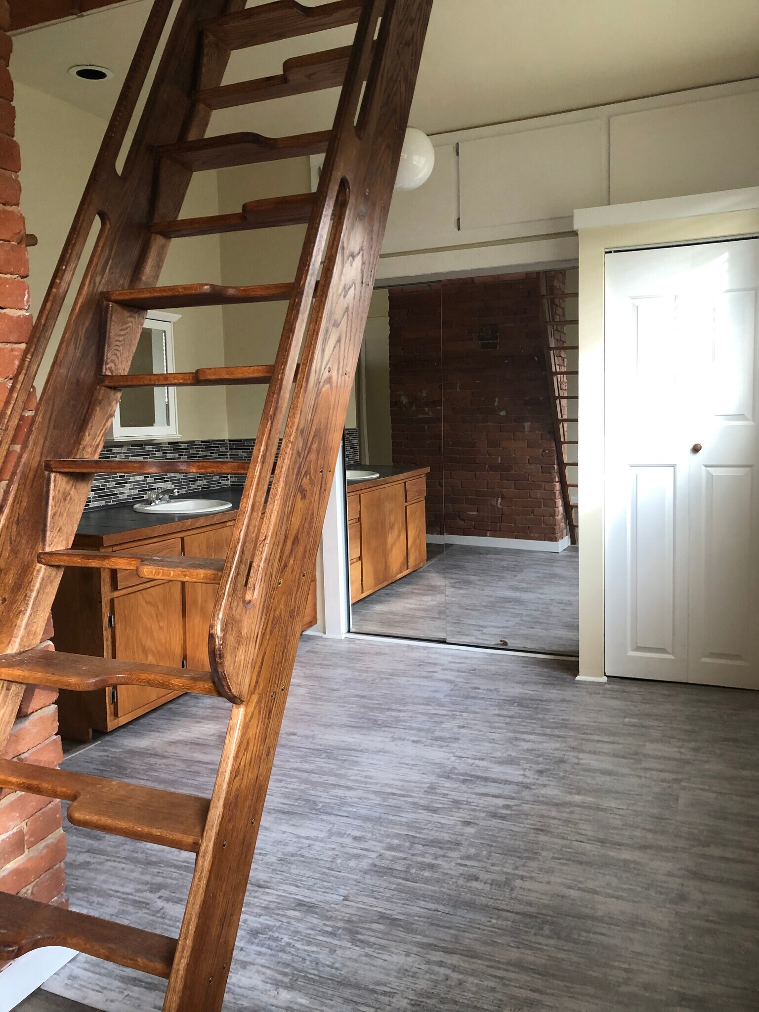 Building Photo - 5511 Claybourne St