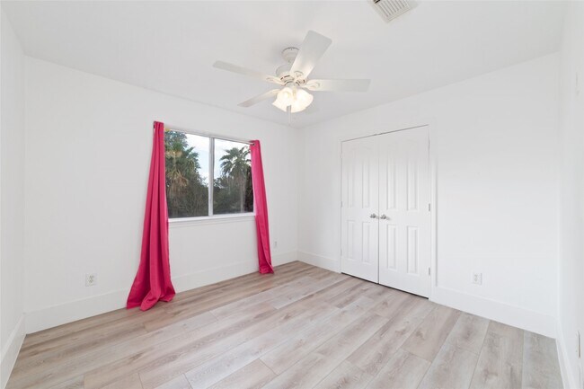 Building Photo - 5214 Bay Pines Dr