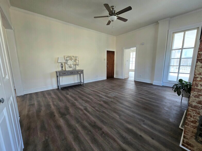 Building Photo - 100 Melvin Ave