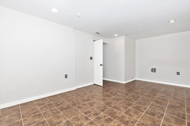 Building Photo - New Market West Rental