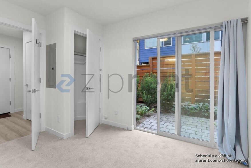 Building Photo - 4725 32nd Ave S