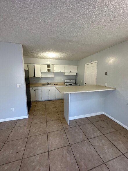 Building Photo - 712 Eaverson St