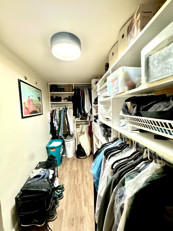 Building Photo - 651 W Sheridan Rd