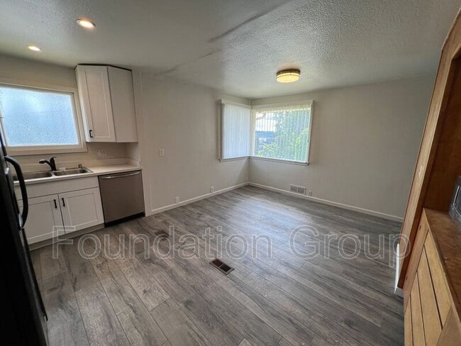 Building Photo - 3202 Farragut St