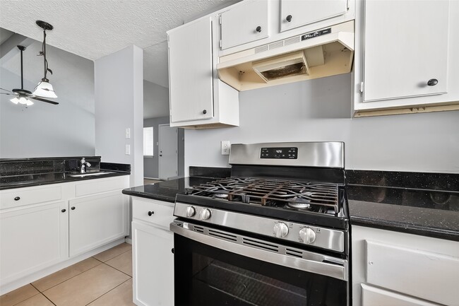 Building Photo - 1842 Freshmeadow Dr