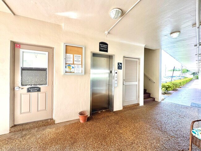 Building Photo - 5181 W Oakland Park Blvd