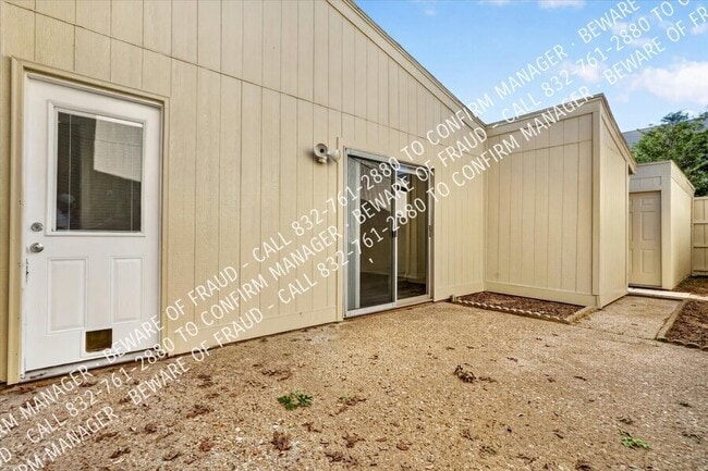 Building Photo - 2031 Towngate Dr