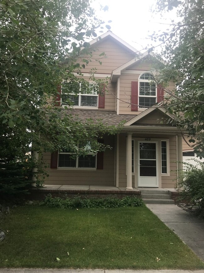 Building Photo - Spacious 4 Bedroom 2.5 Bath Home in River Rock